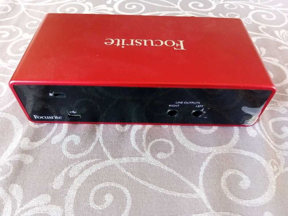Interface de áudio Focusrite Scarlett 2i2 3rd Gen como nova