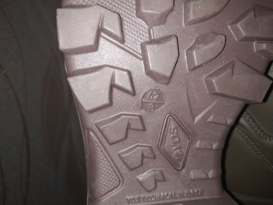 Продам новые профполусапоги (берцы)