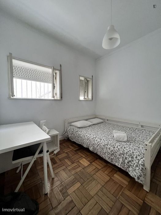 Quarto - localizado em Paranhos Porto