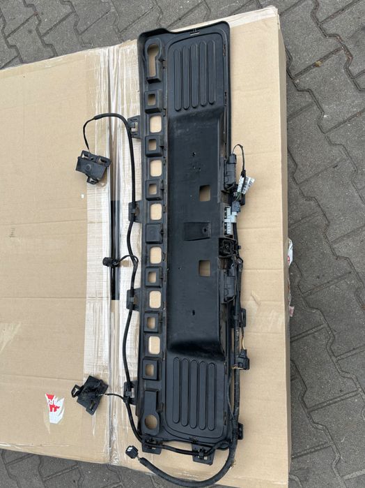 Kamera cofania czujniki parkowania instalacja  Renault Twingo III