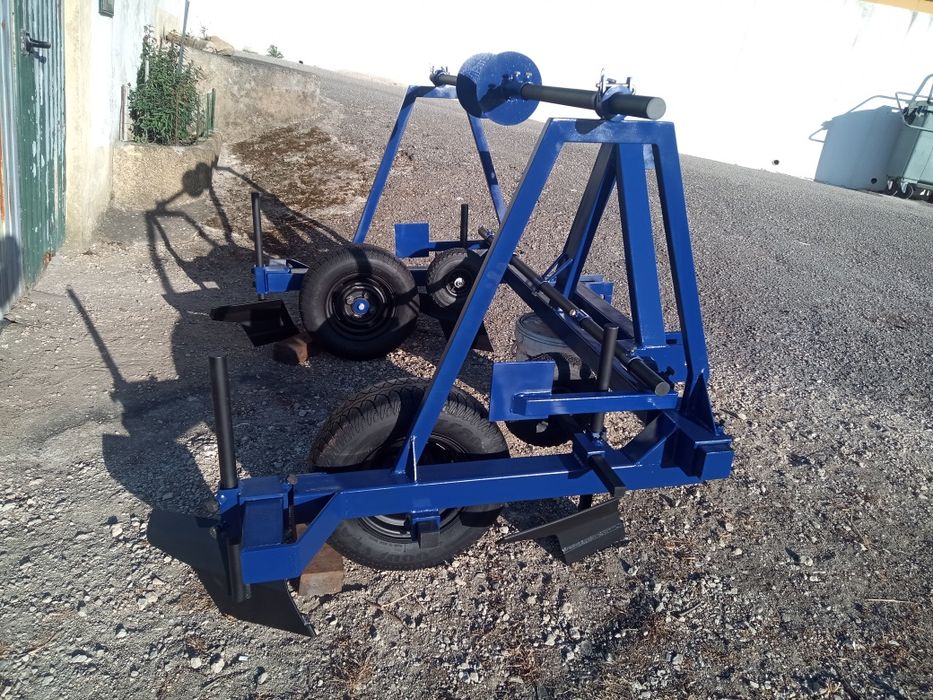 Alfaia de estender plástico e fita de rega