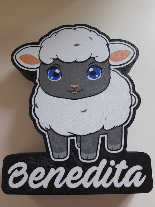 candeeiros com logotipo de clubes de futebol e imagem de anime