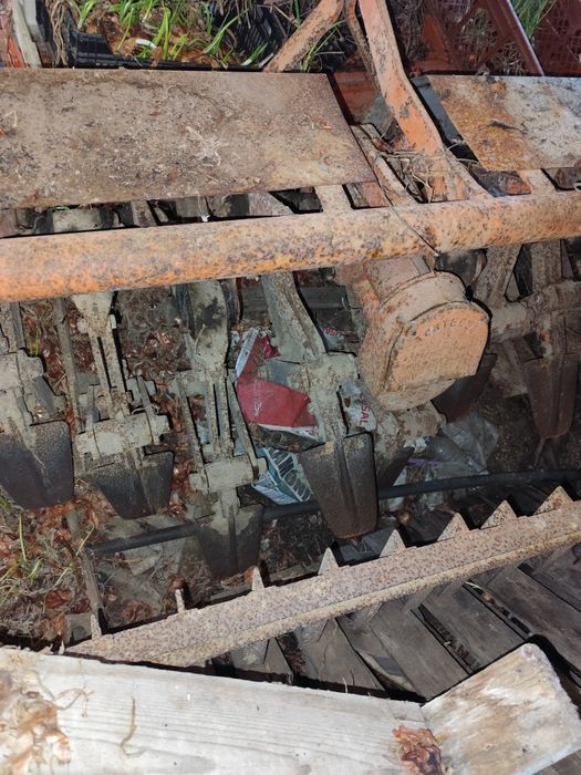 Reboque Galucho como novo ,cavadeira de 1.70, motor Fiat 126