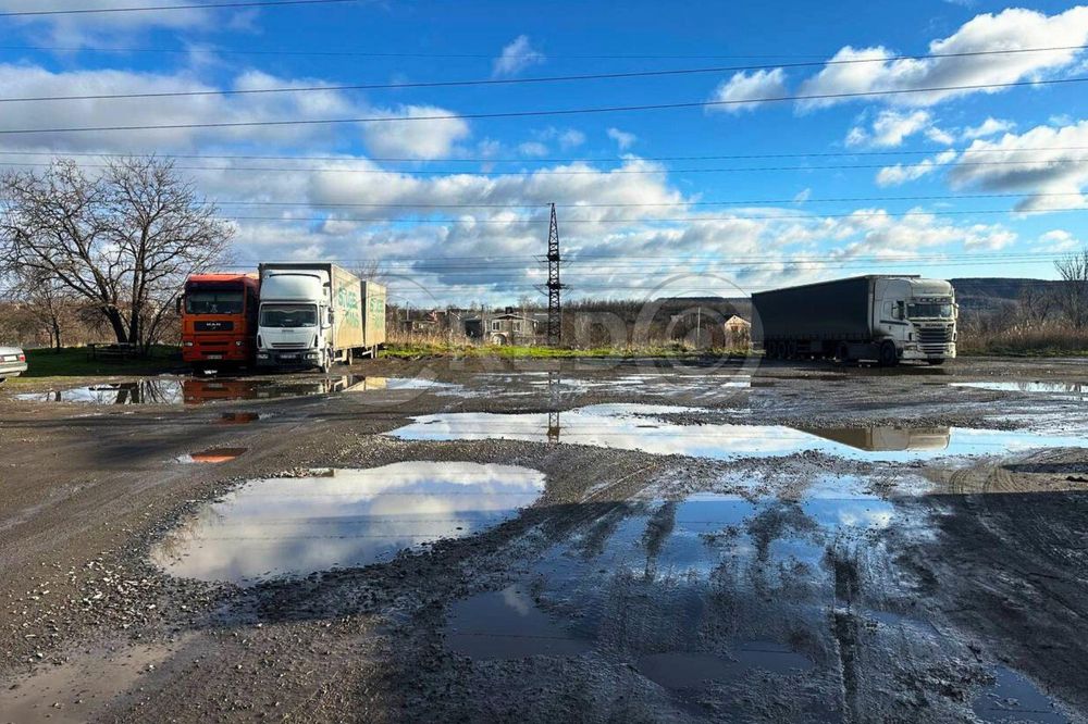 Продаж території, вул. Ньютона, Карачуни.