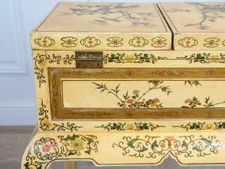 Антикварний столик у стилі Шинуазрі