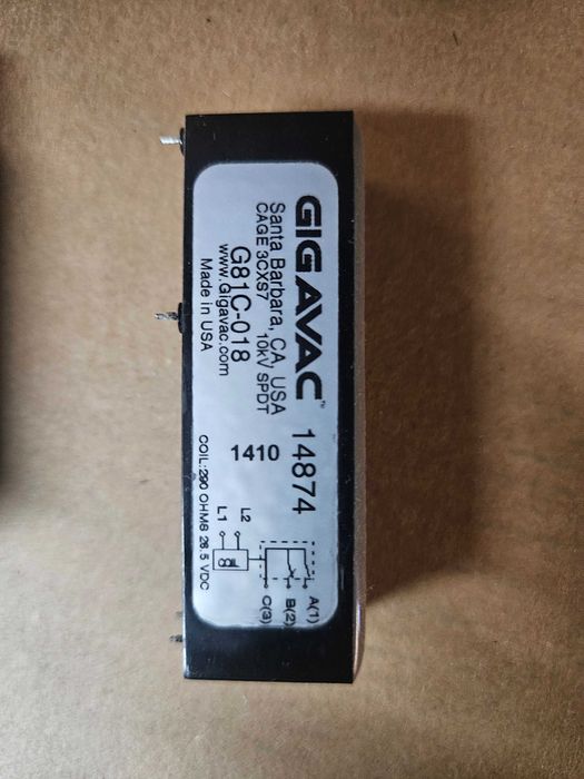 Gigavac przekaźnik na pinach G81C-018