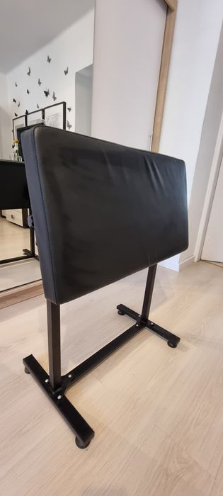 Podłokietnik dla tatuażysty.