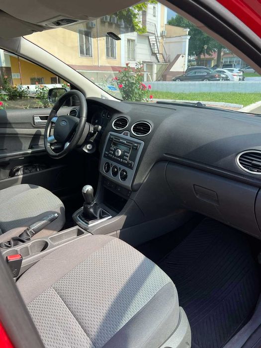 Ford Focus универсал (1,8 газ/бензин 2007 год)