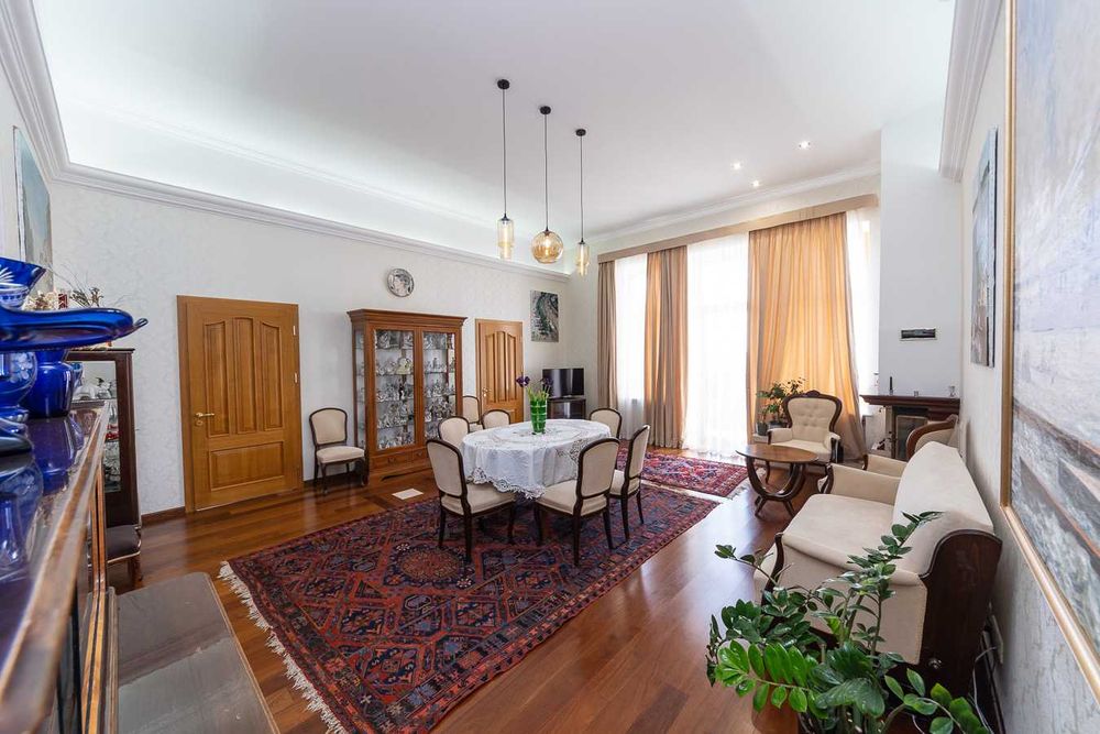 5-кімнатна видова квартира на вул. Шовковична 36/7. Маріїнський парк