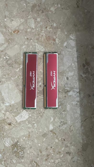 2×4 GB Kingston HyperX (model KHX16C9B1R/4)
