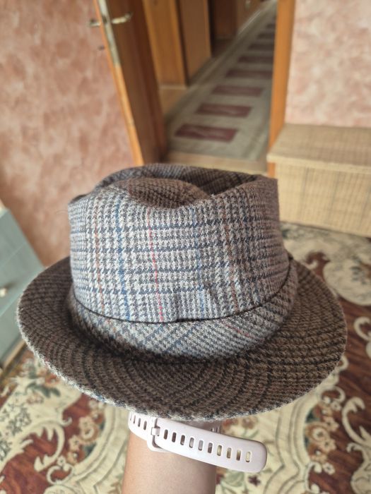 Szary kapelusz w kratkę Skoczów