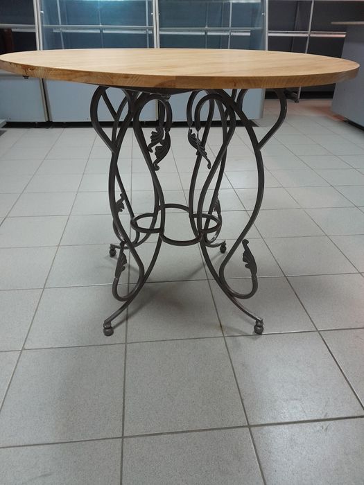 Стіл металевий з круглою стільницею