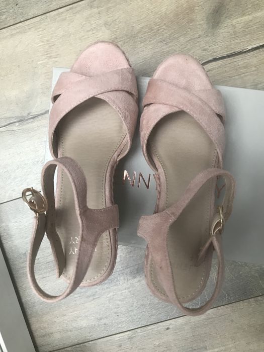 Buty pudrowy róż 38