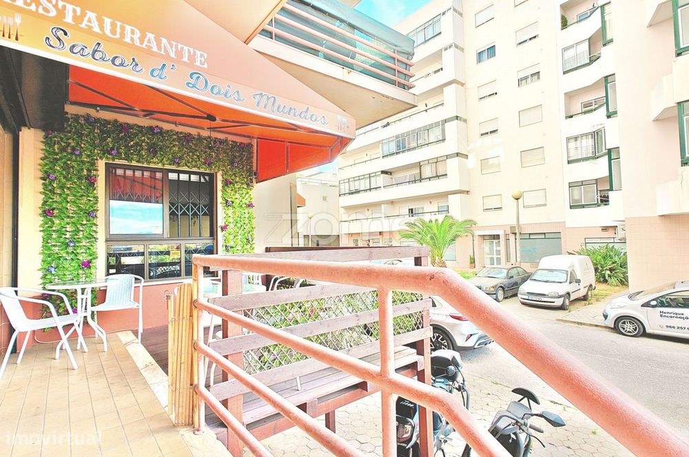 Loja / Restaurante Equipado com Esplanada e Potencial de Conversão T0