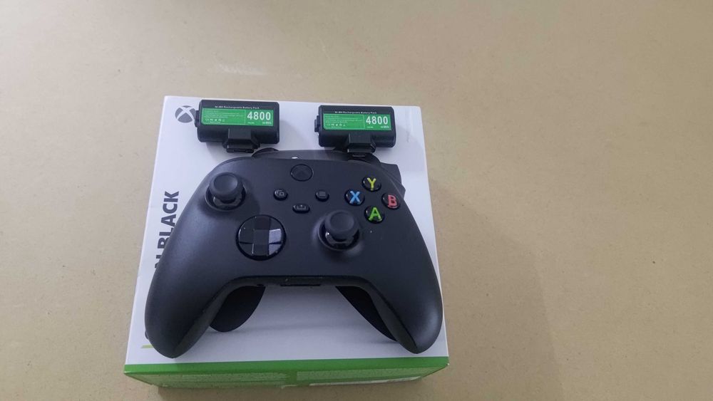 Comando Xbox Series X com 2 baterias recarregáveis