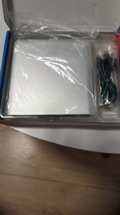 Super Slim Drive wyposażony w szybki interfejs USB 3.0.