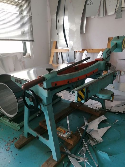 Guilhotina bacalhoeira com faca de corte