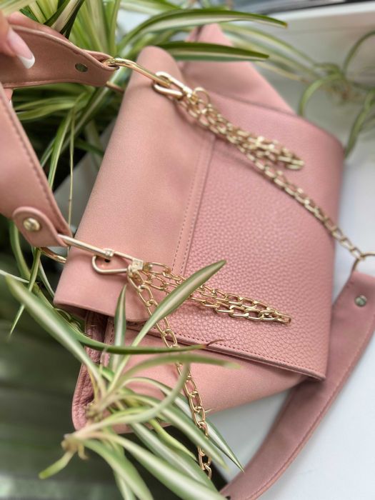 Рожева сумка – стильна і яскрава. Виготовлена з якісних матеріалів