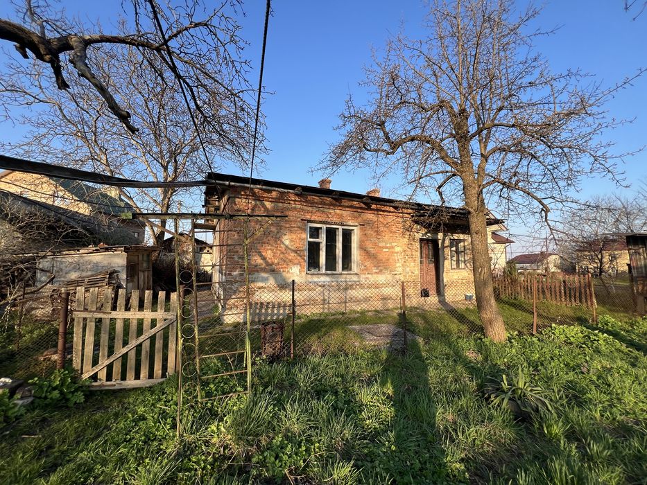 Продаж будинку з ділянкою в Кутківцях