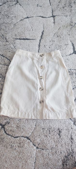 Jasna krótka spódniczka