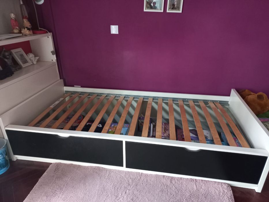 Cama ikea de solteiro com gavetões e cabeceira