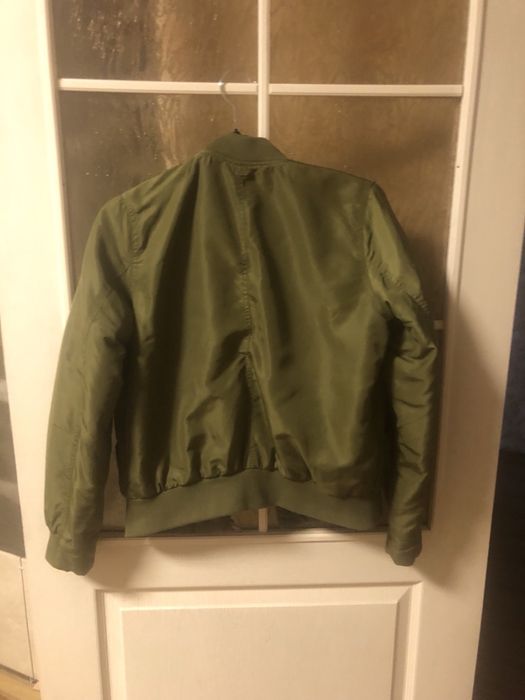 Зеленый бомбер cropp