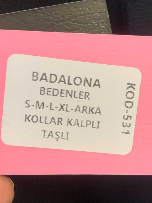 Продам жіночу футболку з декором зі страз бренду BADALONA р-р 52-54