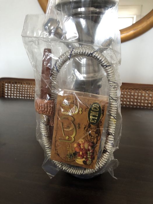 Shisha em vidro comprada no Dubai, com tabaco