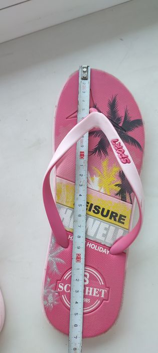 Сланці шльопки взуття