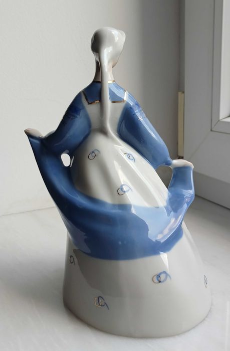 Статуэтка Лебёдушка.Фарфор Коростень