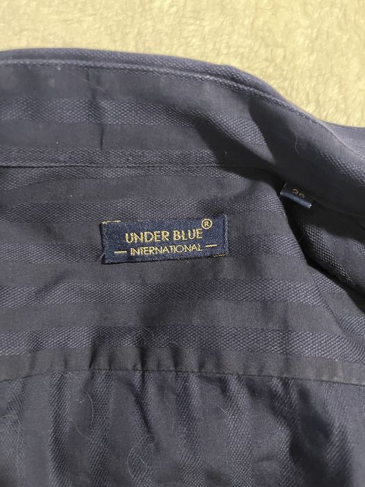 Camisa under blue azul escuro e massimo duti