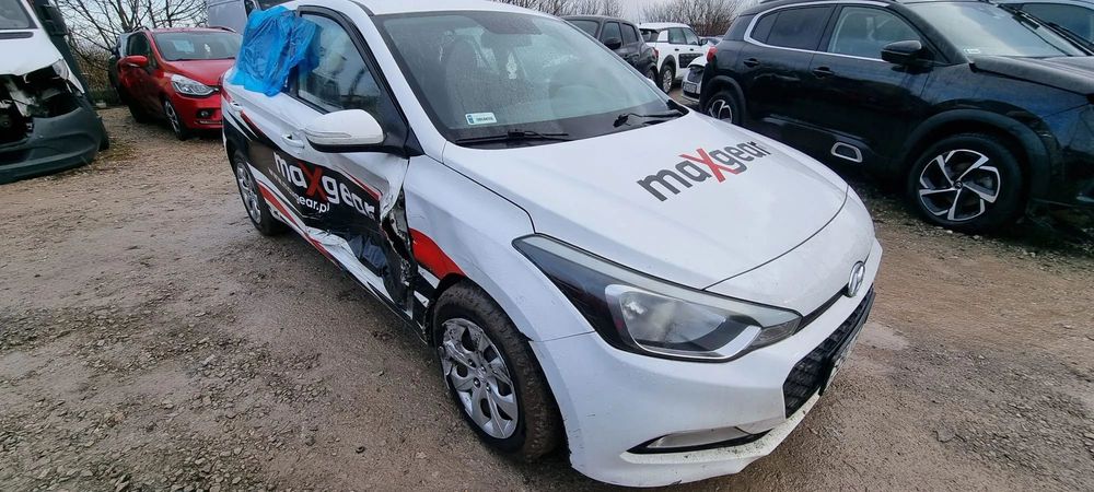 Hyundai i20 2016r, 1.2 Diesel . Lekko uszkodzony prawy bok .Jeździ. VAT 23% brutto
