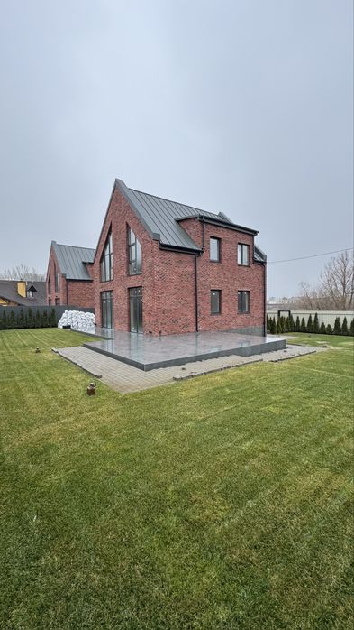 Достойный дом не далеко от Бучанского Парка, чистовая отделка.