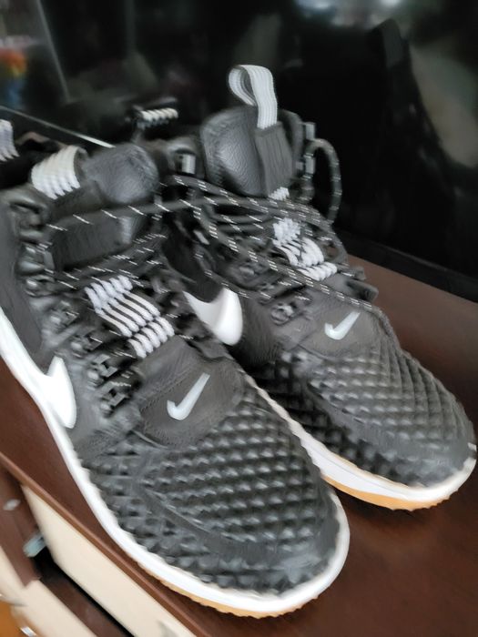 Продам кроссовки Nike