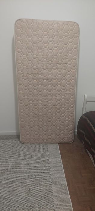 Colchão  solteiro  1,83cm×88cm bom estado
