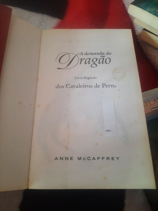 Livro De Anne Maccfrey A Demanda do Dragao