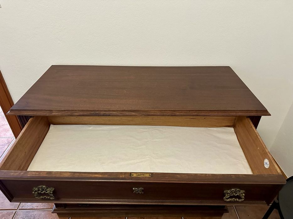 Quarto de cama + mesas de cabeceira + comoda