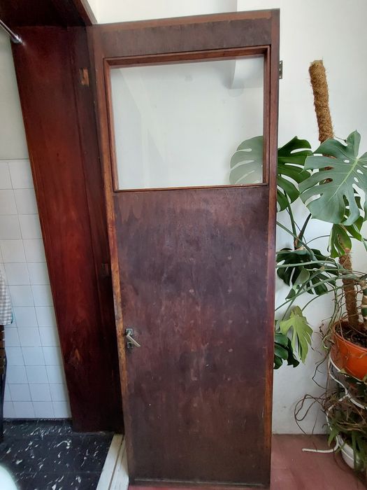 Porta madeira 240×81 x4 cm janela vidro