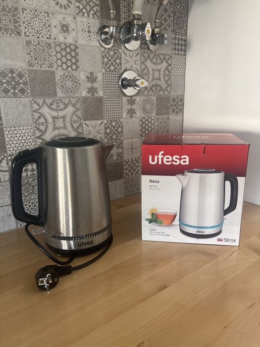 Chaleira Elétrica Ufesa NESS 1,7L – 2200W – Como Nova