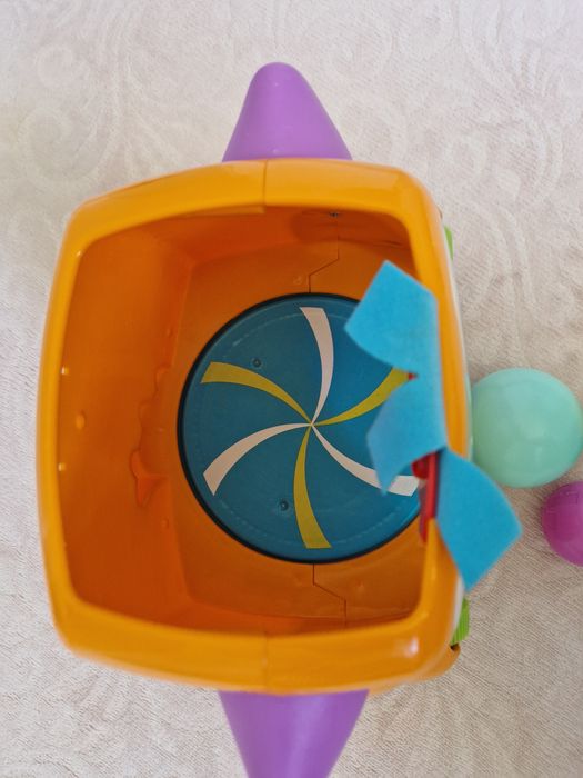 Fisher Price Stworek kręciołek