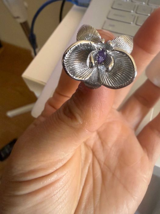 Brincos Phalaenopsis orquídea com gema roxa escovada earrings