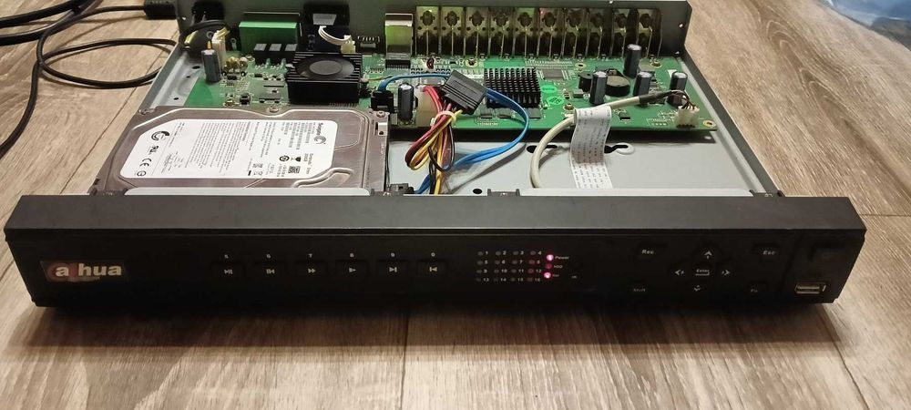 Видеорегистратор Dahua DH-DVR0804HF-A + 2000 Гб