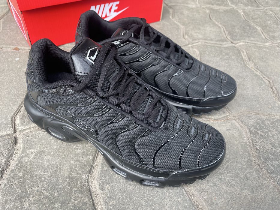 Nike Air Max TN Plus Ultra Triple Black в наявності.