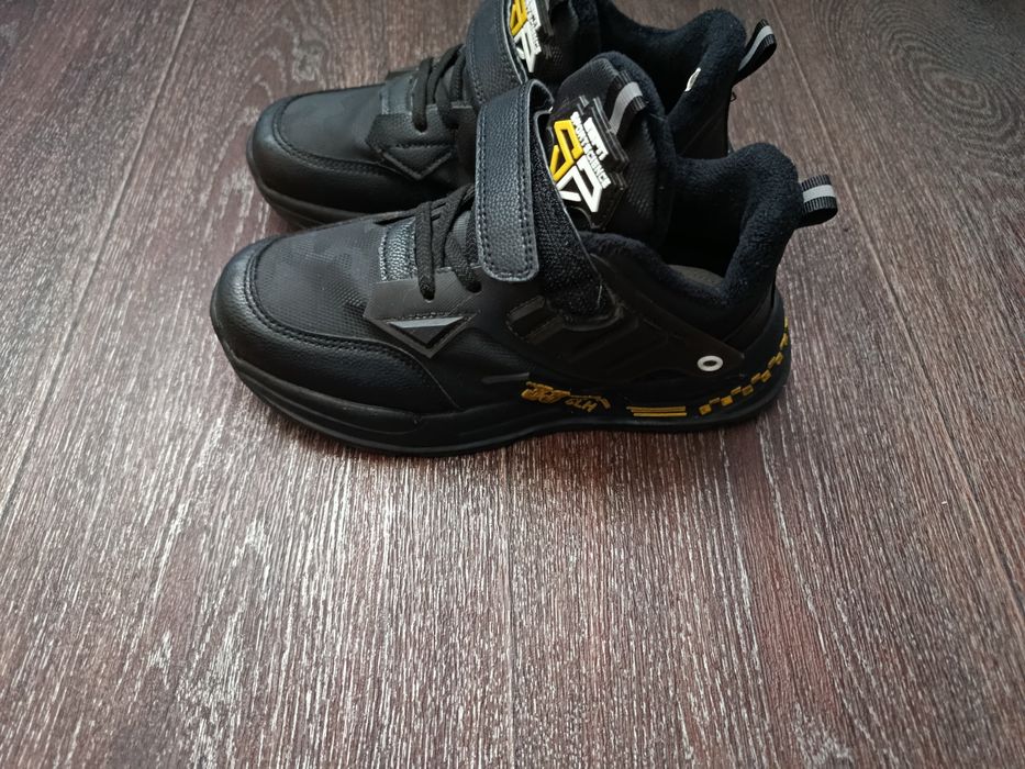 Продам дитячі кросівки хлопчик 35 розмір