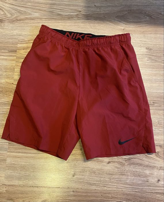 czerwone spodenki sportowe nike dri fit rozmiar M do biegania siłownia
