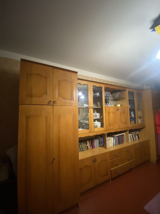 Стінка для вітальні / Гарнітур меблевий.Шафа, Вітрина, Комод
Опис: Продається класичний меблевий гарнітур (стінка).
