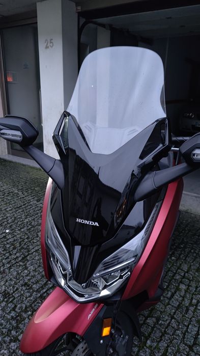 Honda Forza 125, impecável