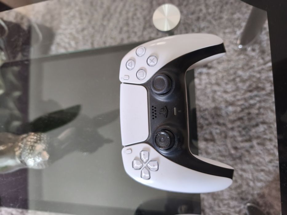 PS5 perfeitas condições com 2 comandos