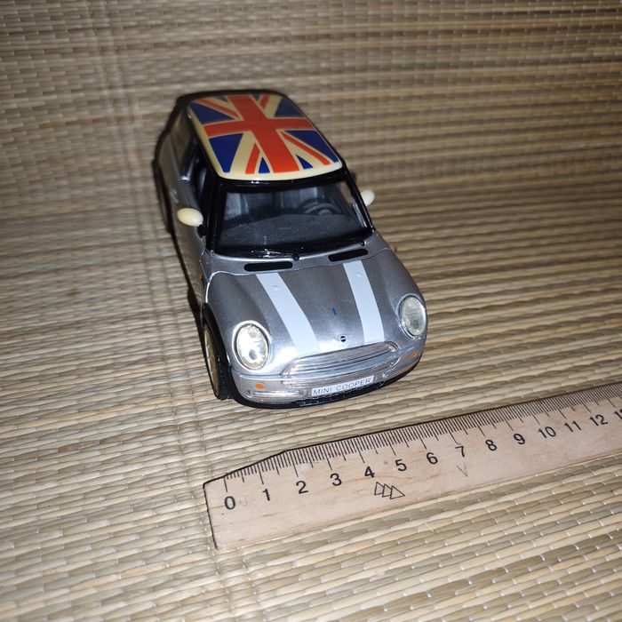 Mini Cooper 2001 — металева модель 1:24, інерційна