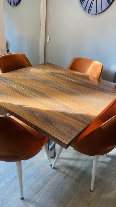 Mesa de Madeira acabamento âmbar